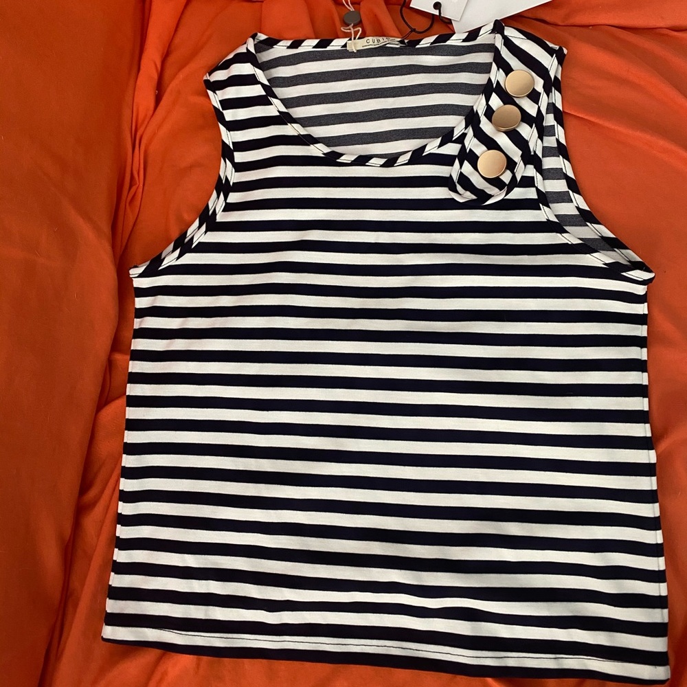 Boxy sailor top sleeveless, gold buttons detail